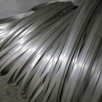 SUS304不銹鋼扁帶 擠壓冷軋不銹鋼條固熔退火酸洗去應力軟態(tài)鋼帶