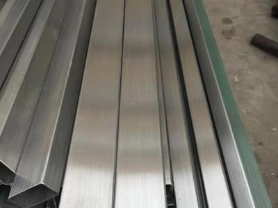 廠家直銷 304不銹鋼厚壁拉絲方管工業(yè)級(jí)拉絲方管規(guī)格全可定制